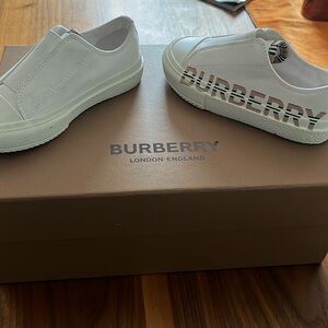 Burberry low top sneakers